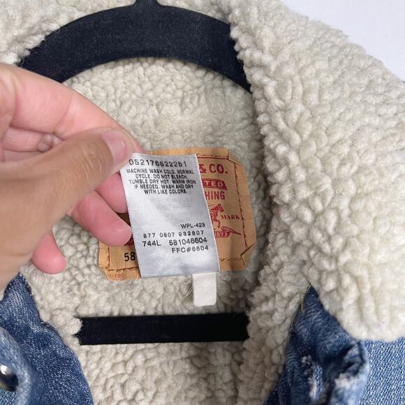Levis Womens M Blue Sherpa Denim Trucker Jean Jacket Cream Cotton Button Front - Picture 9 of 9